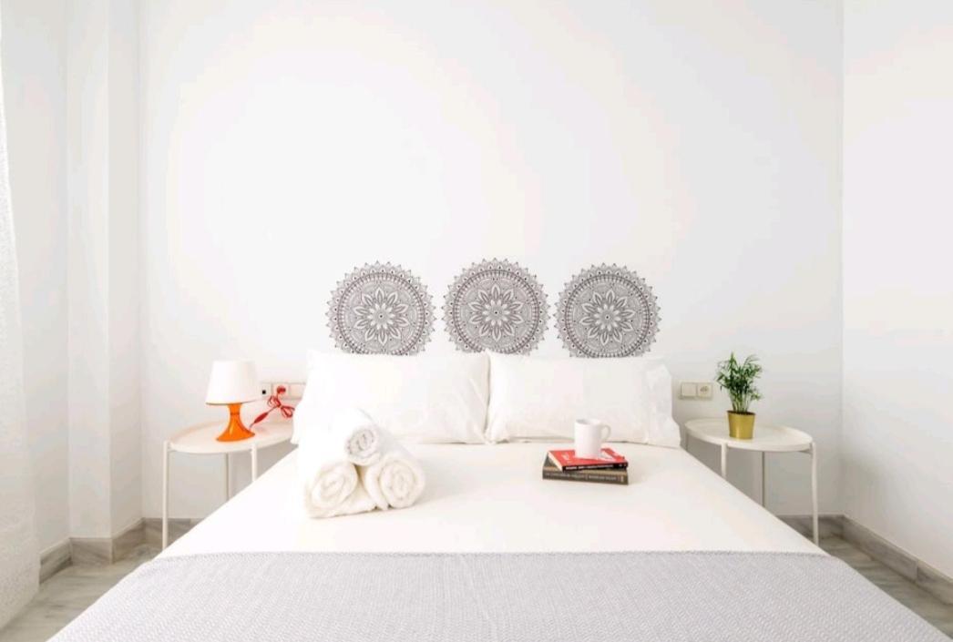 Casa De La Alameda Apartment Seville Luaran gambar